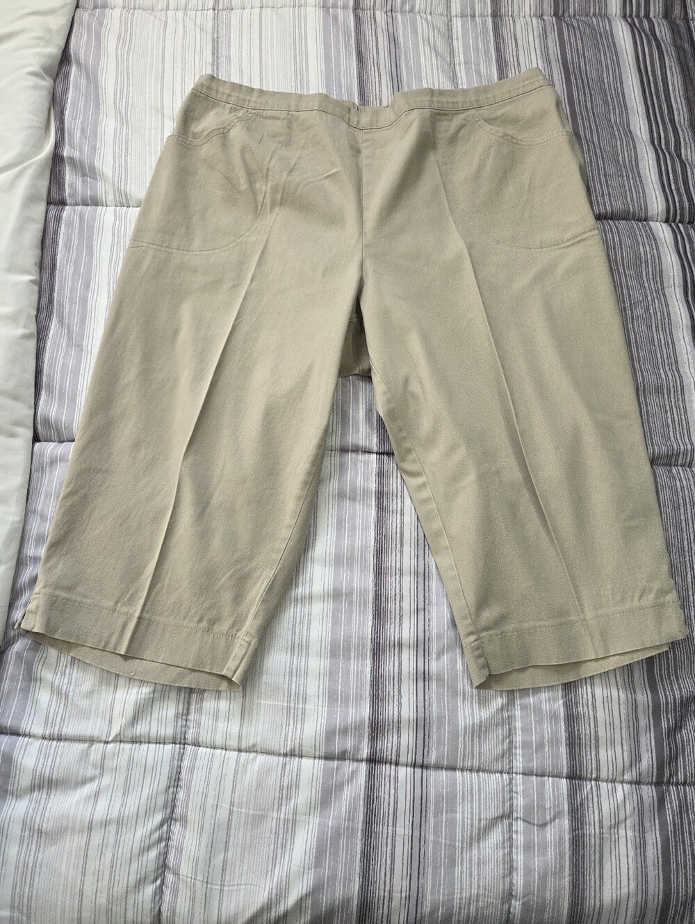 Just My Size Women's Plus Size Pull-On Capri Pants Khaki Beige Pockets